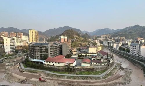 一个10万人口小县精简了10个部门后(图1)