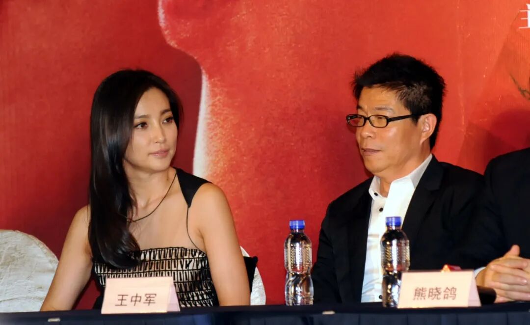 王中军被限消所有股份已被冻结！华谊兄弟7年亏超80亿元5250万元债务逾期周星驰《美人鱼2》能否救场？(图4)